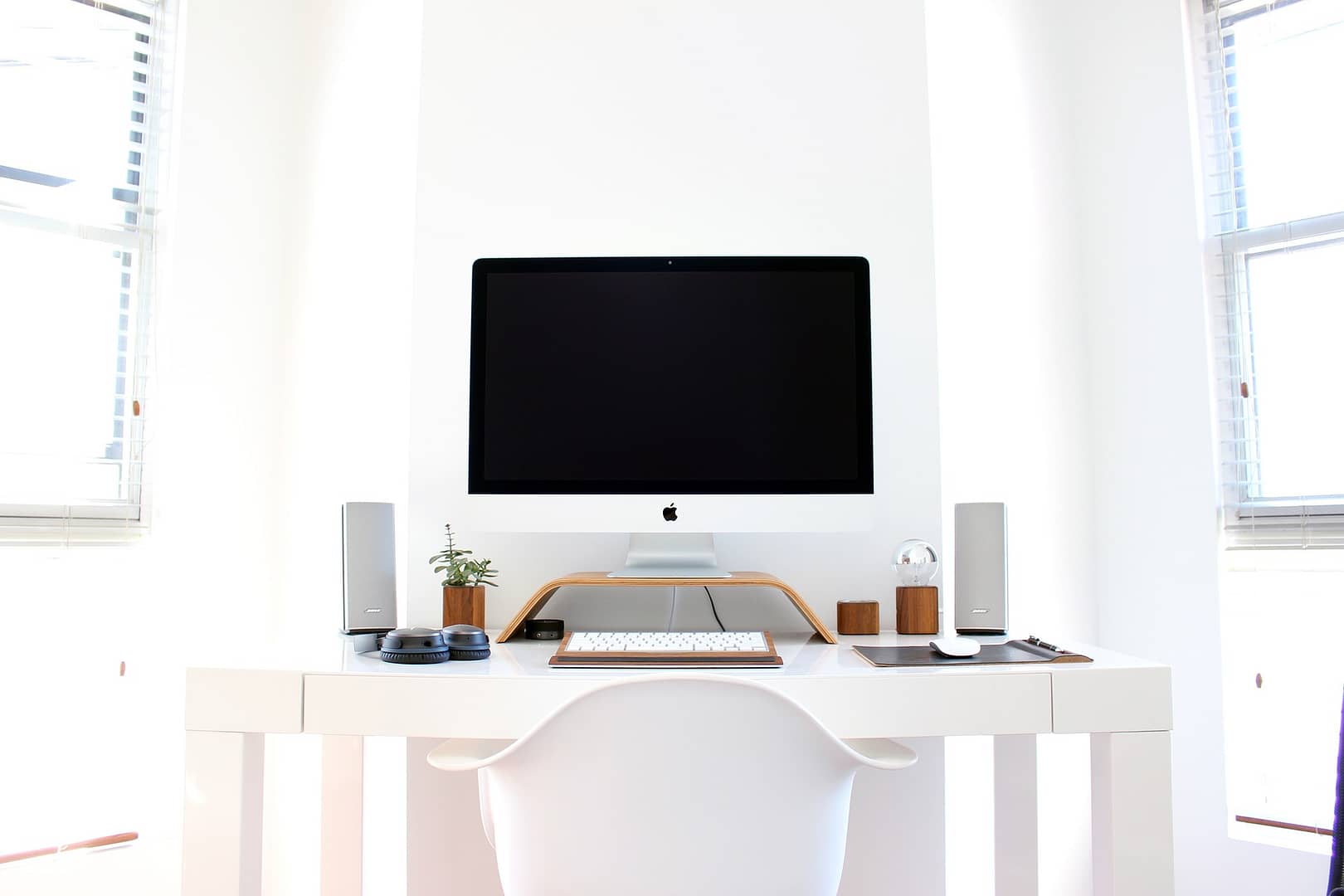 Tips on Choosing the Best Desk for Your Office