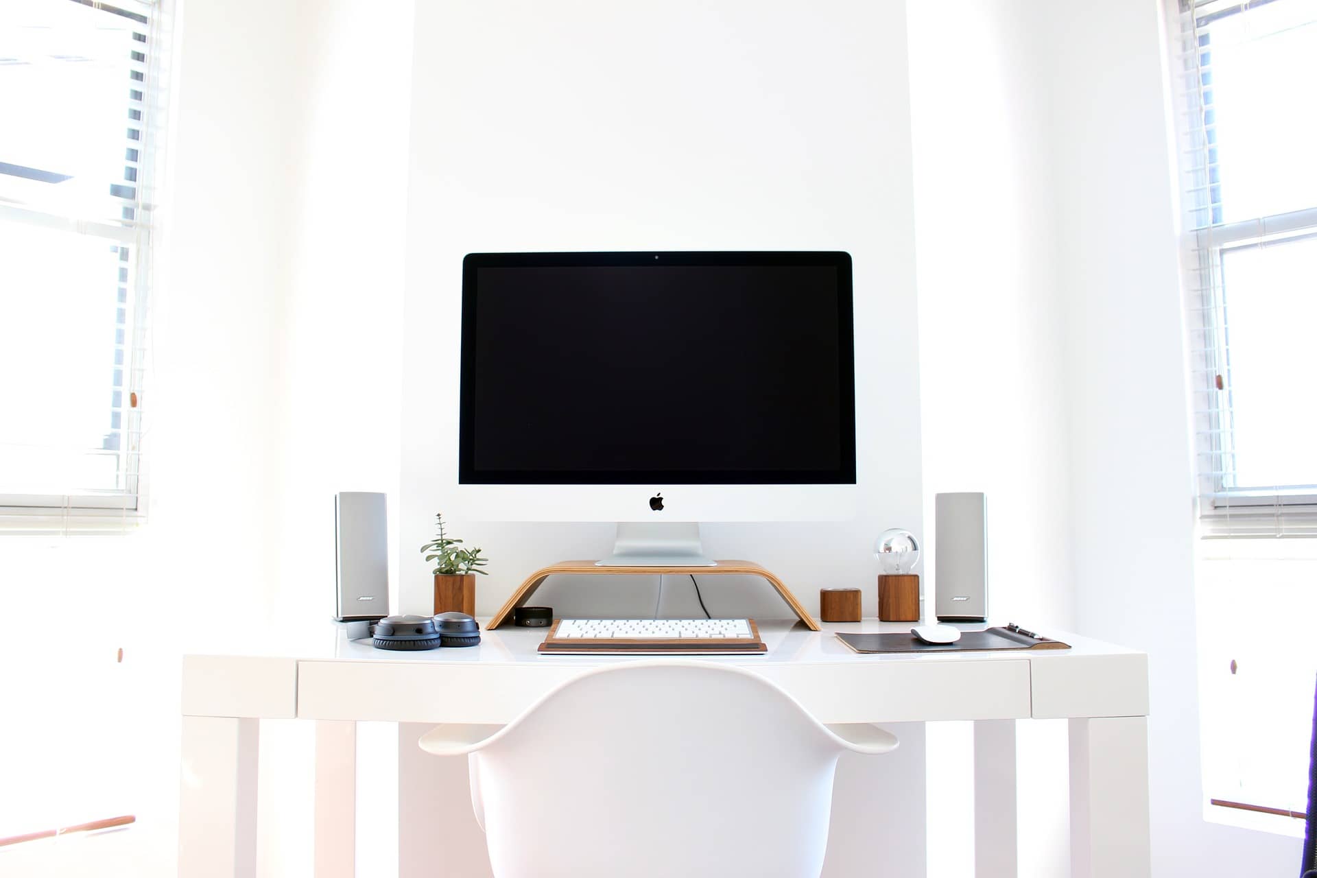 Choosing the Perfect Home Office Desk