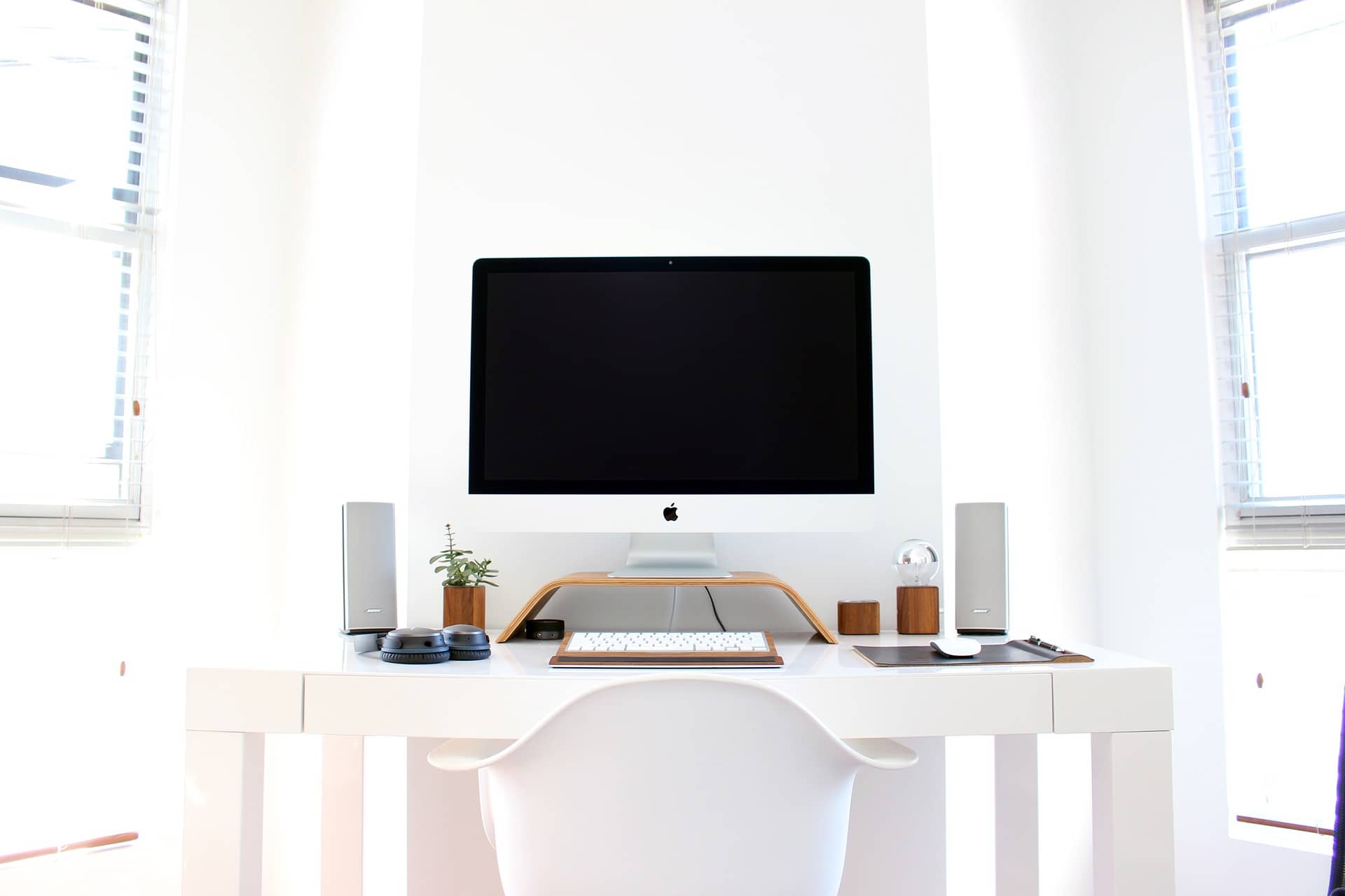 Tips on Choosing the Best Desk for Your Office